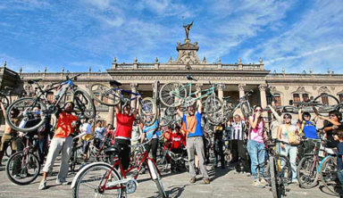 Pueblo bicicletero / por Moisés López Cantú