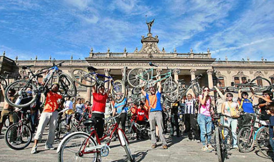 Pueblo bicicletero / por Moisés López Cantú