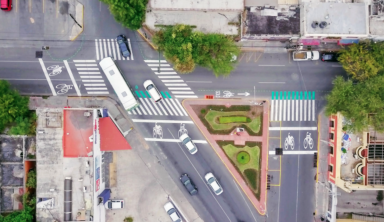 Dan ejemplo de calle con prioridad peatonal y ciclista